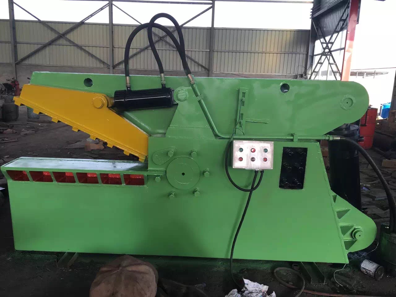 鳄鱼式重型金属剪切机